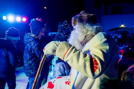 Prihod Dedka Mraza s spremstvom